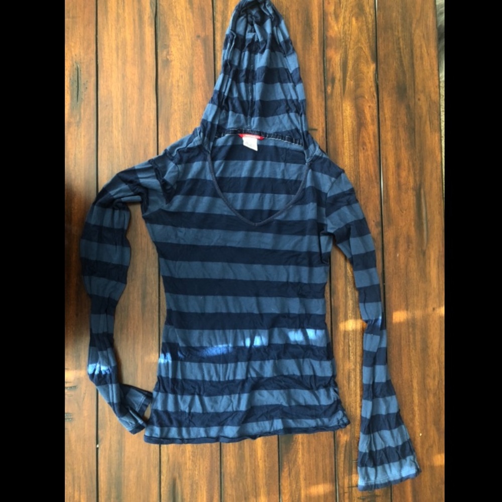 Long sleeve with hood